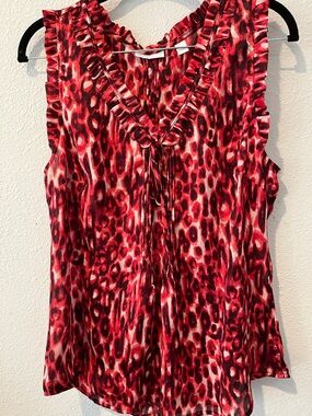 Bold Red Leopard Print Ruffle V-Neck Sleeveless Blouse!
Boho,
Sz L